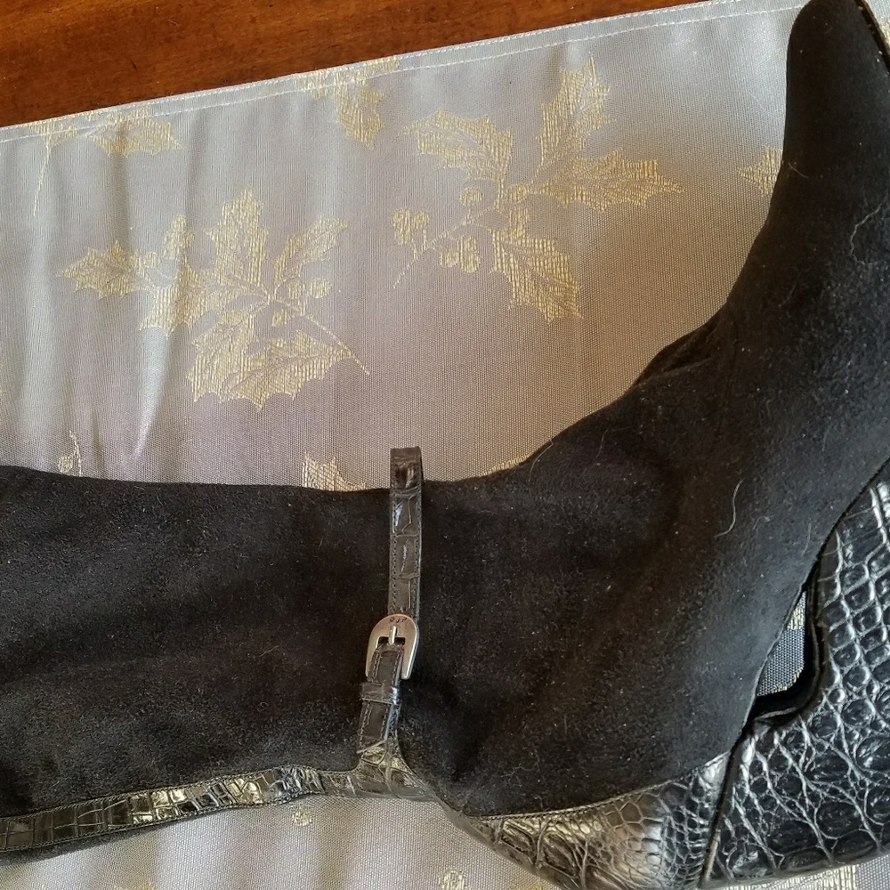 Donald J Pliner  Black suede/alligator skin boots